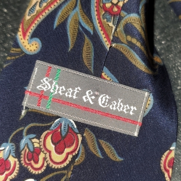 Like-New
Navy blue necktie with colorful flower pattern - Like-New - Picture 3 of 4